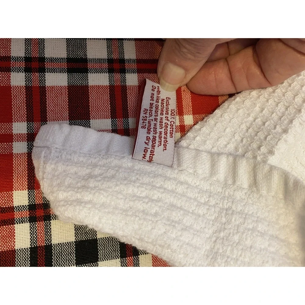 Christmas Winter Holiday Skating Penguins‎ Kitchen/Bath Hand Towels 2-piece Set.
